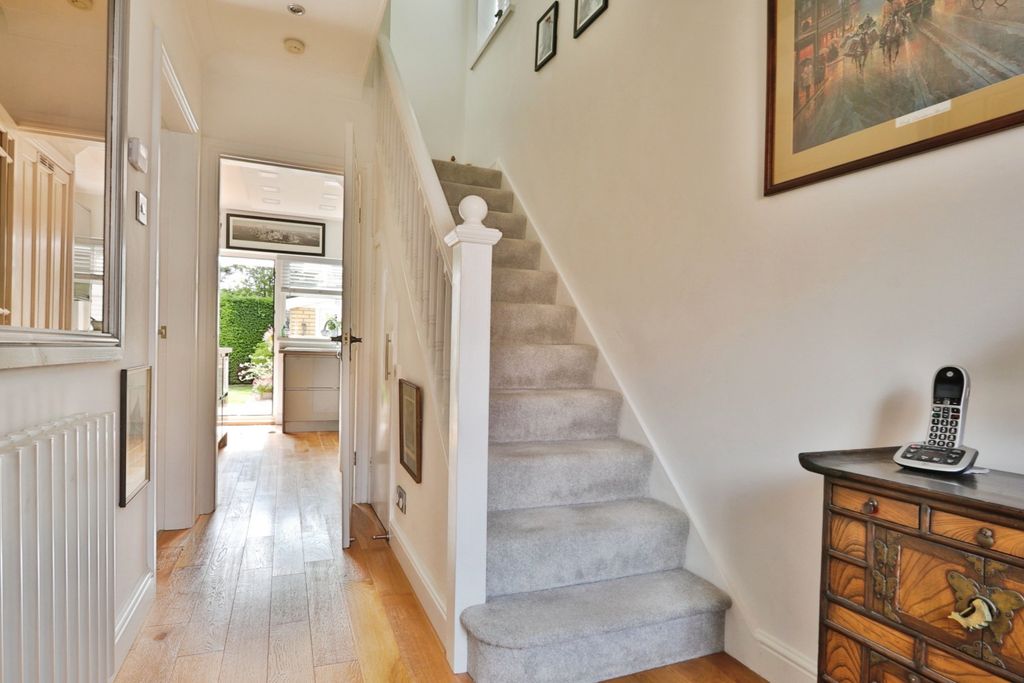 Property photo 2 of 17 4220493