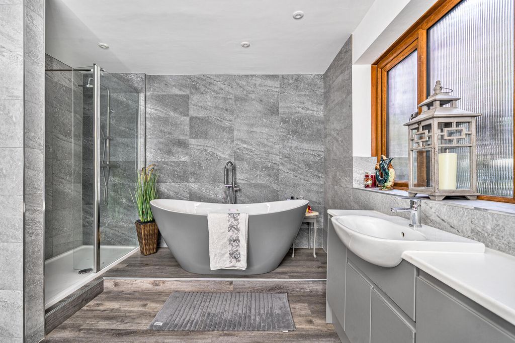 Property photo 3 of 29 Bathroom