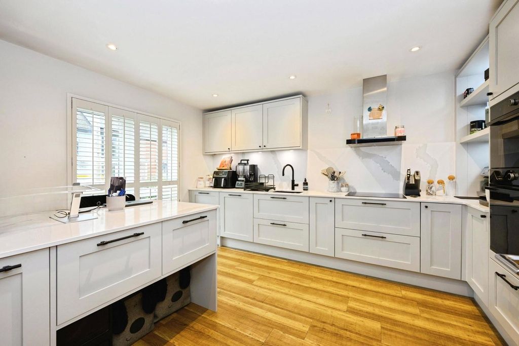 Property photo 3 of 18 Picture 3