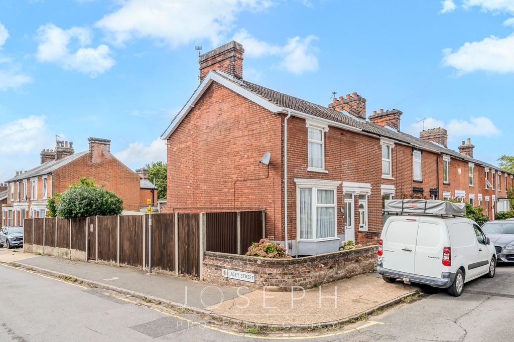 Property photo 2 of 18