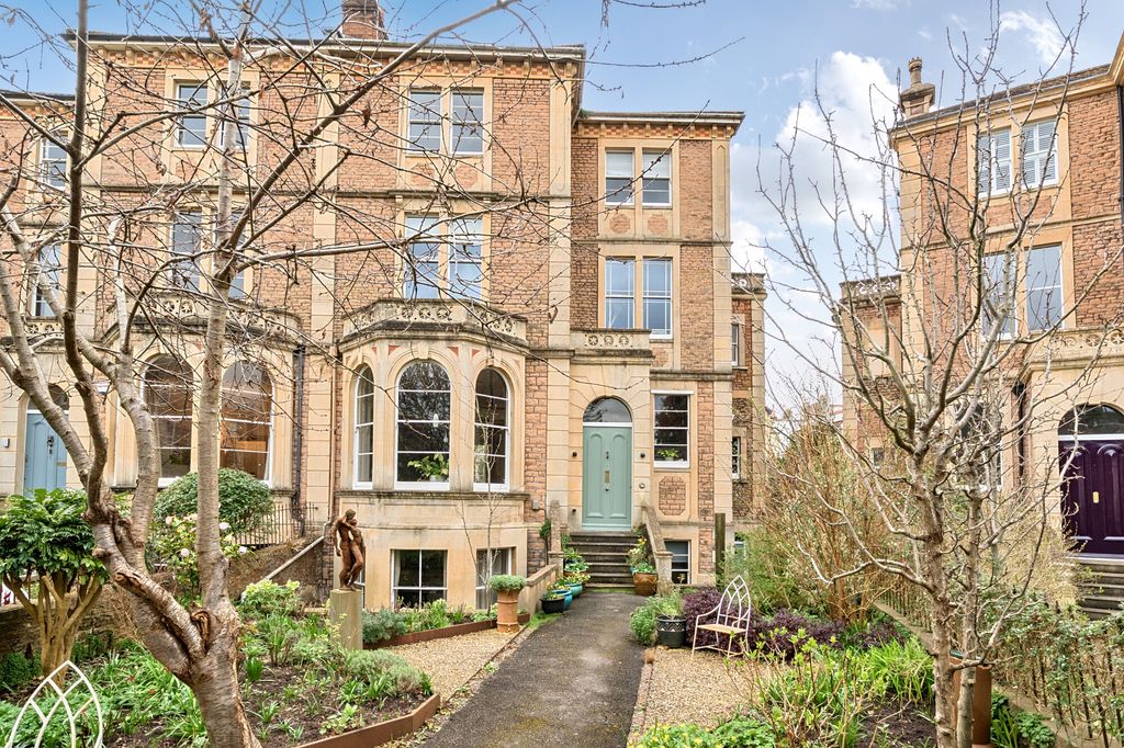 Property photo 1 of 22 External