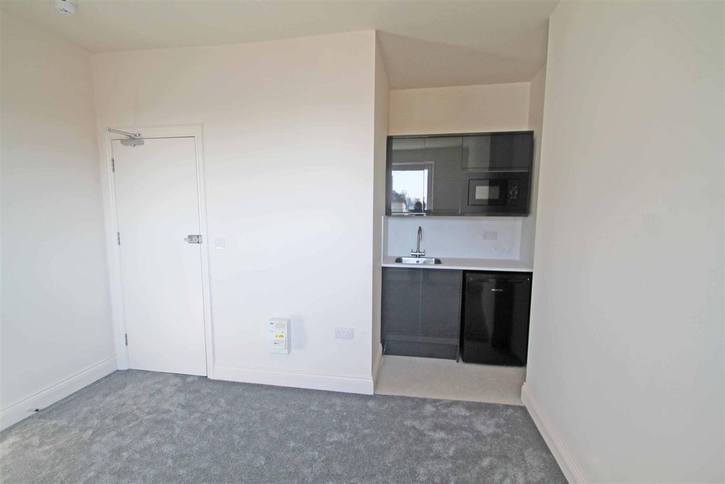 Property photo 1 of 5 Room With Kitchen