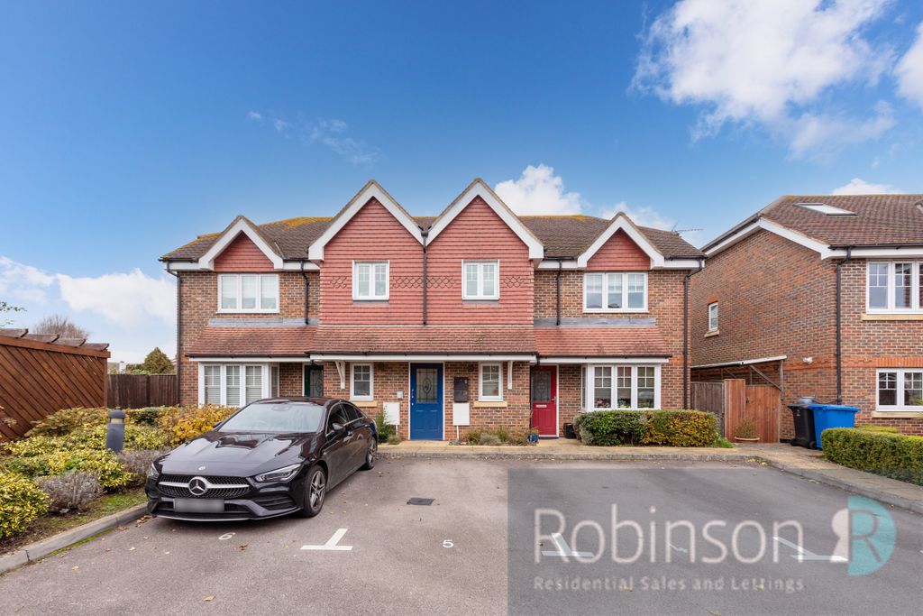 Property photo 1 of 9 4 Willow Close-1