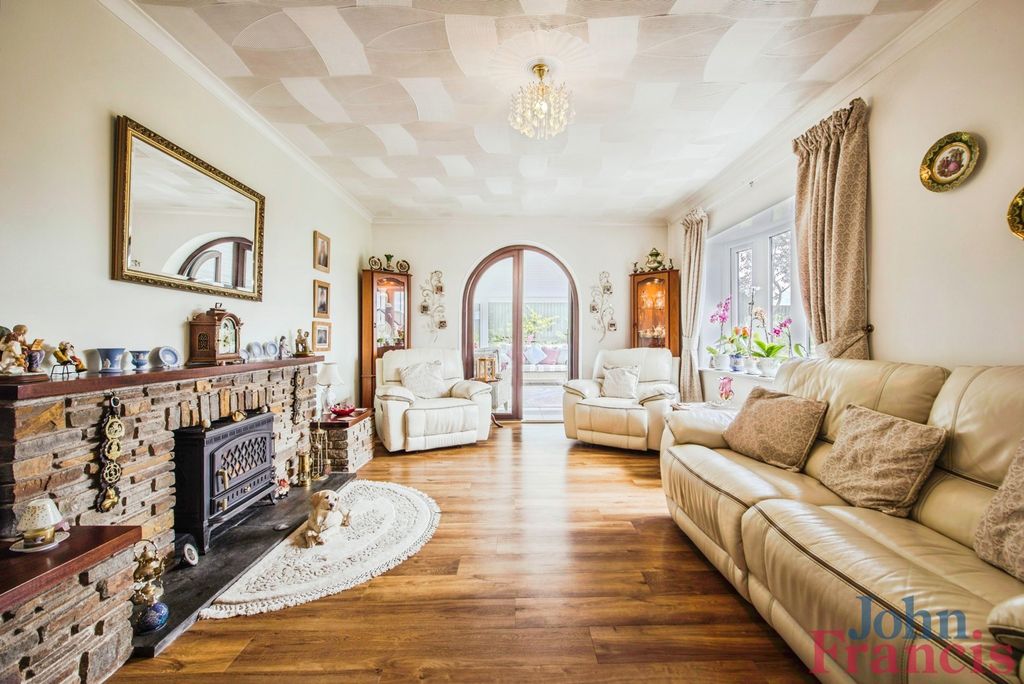 Property photo 3 of 23 Pbox-Img.Jpg