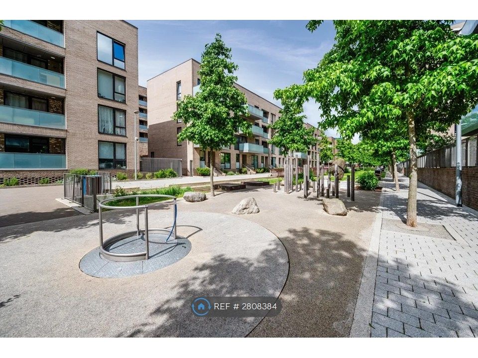 Property photo 2 of 18 Linear Park