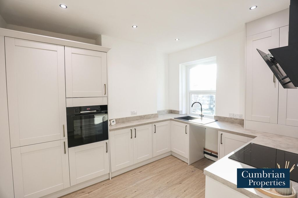 Property photo 2 of 16 Kitchen