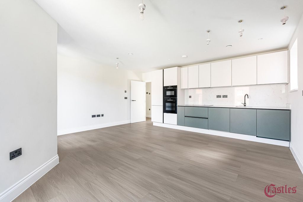 Property photo 2 of 14 Kitchen