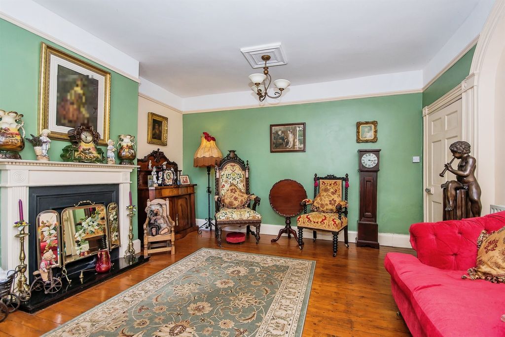 Property photo 2 of 13