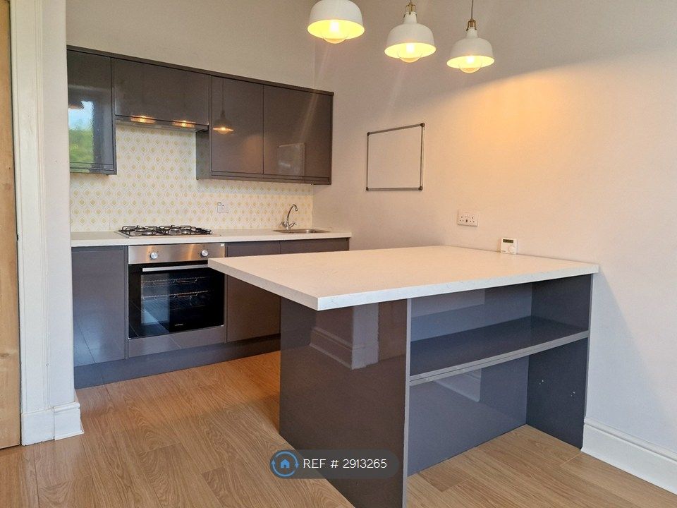 Property photo 3 of 11 Kitchen