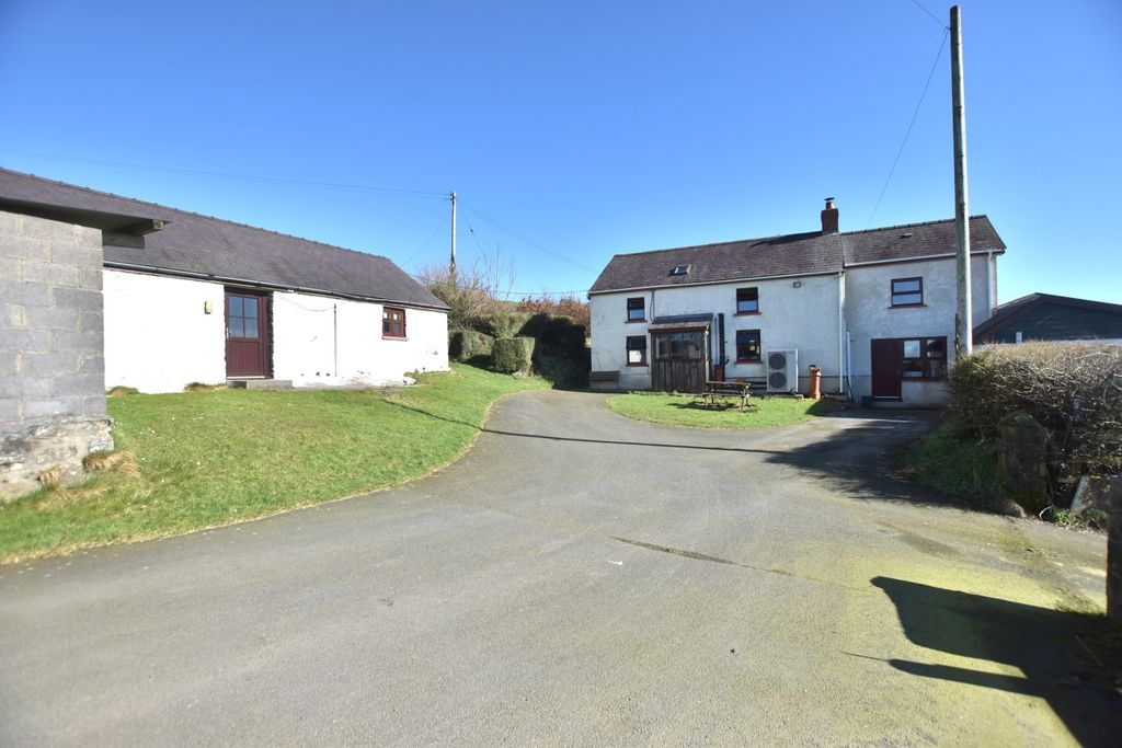 Property photo 2 of 26