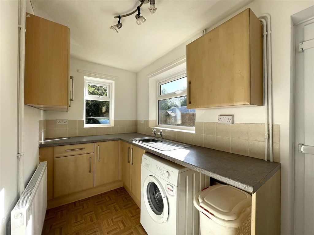 Property photo 2 of 8 Kitchen