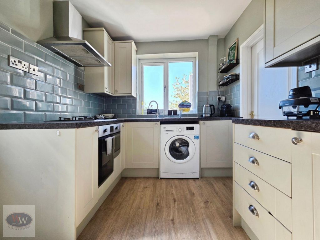 Property photo 3 of 22 Kitchen