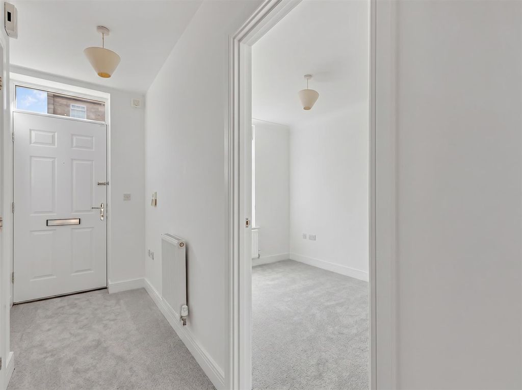 Property photo 3 of 20 Ent Hall.Jpg