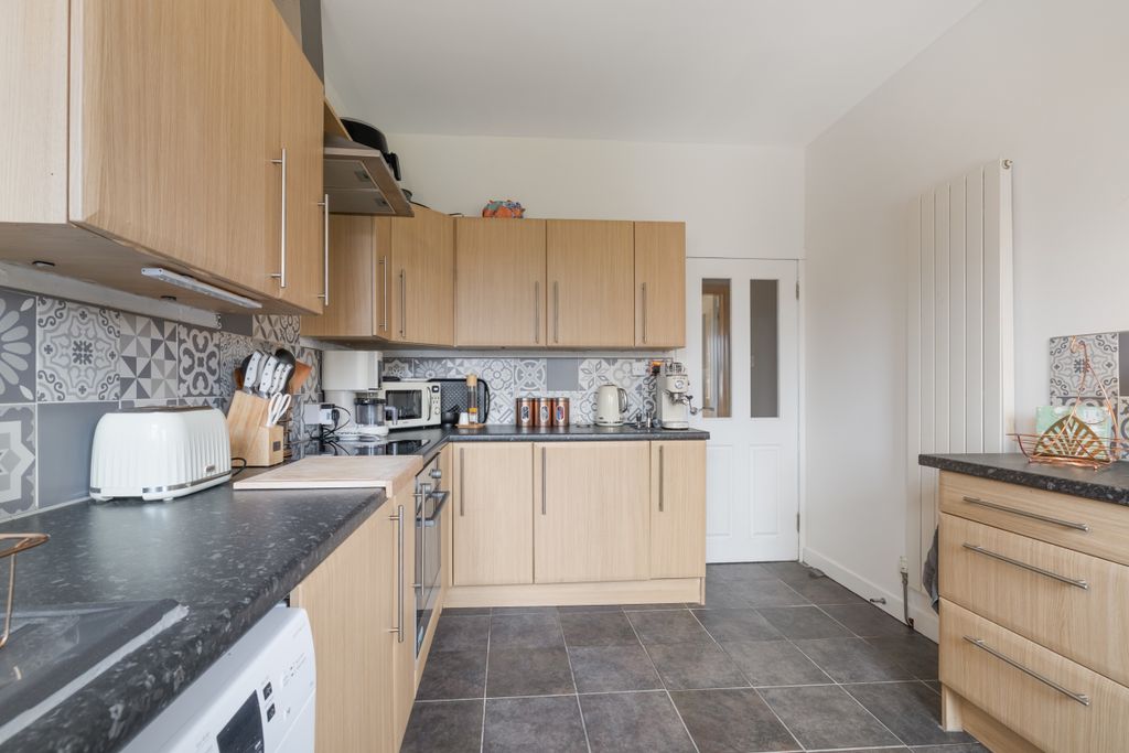 Additional image 7 of 2 bed flat for saleAlmond Street, Grangemouth FK3