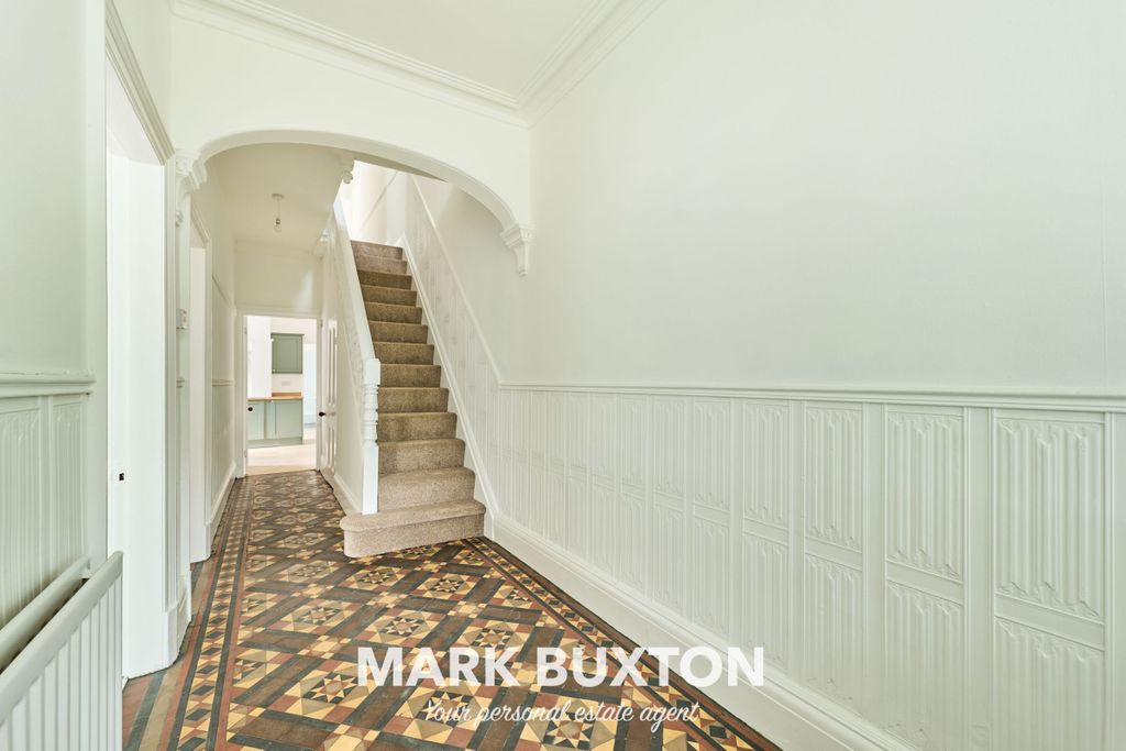 Property photo 3 of 33