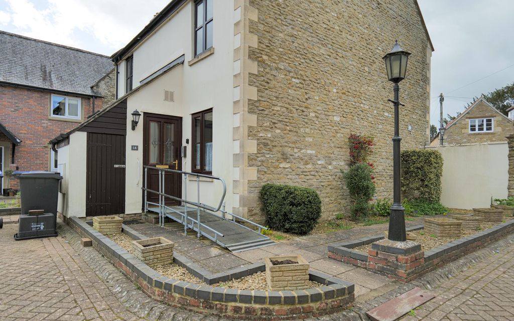 Property photo 1 of 9 Front (Exterior)