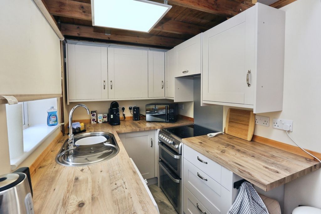 Property photo 3 of 10 Pbox-Img.Jpg