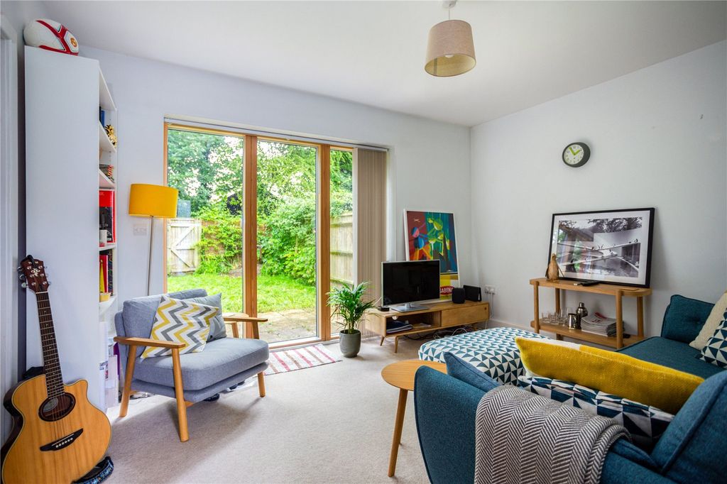 Property photo 2 of 10 Living Room