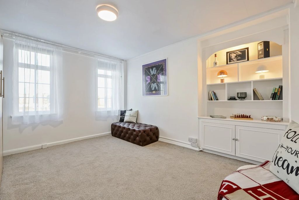 Property photo 1 of 19 Bedroom