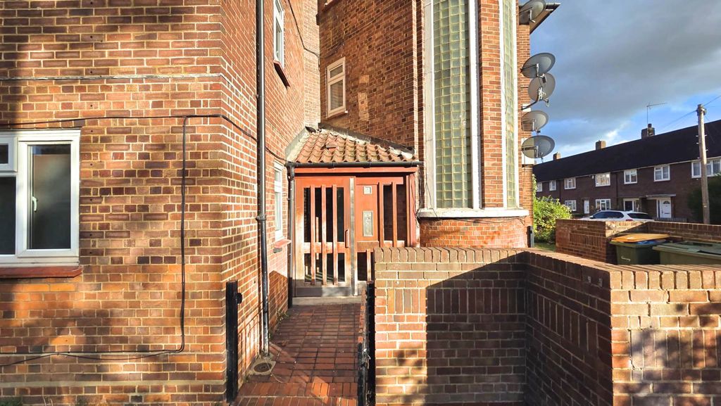 Property photo 1 of 8