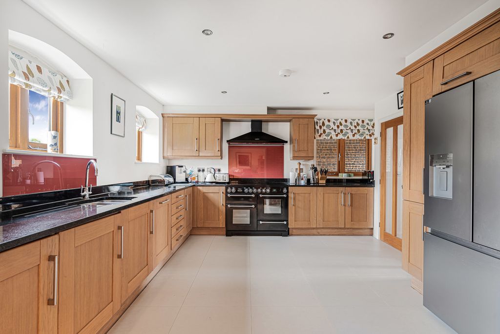 Property photo 3 of 16 12_83801.Jpg