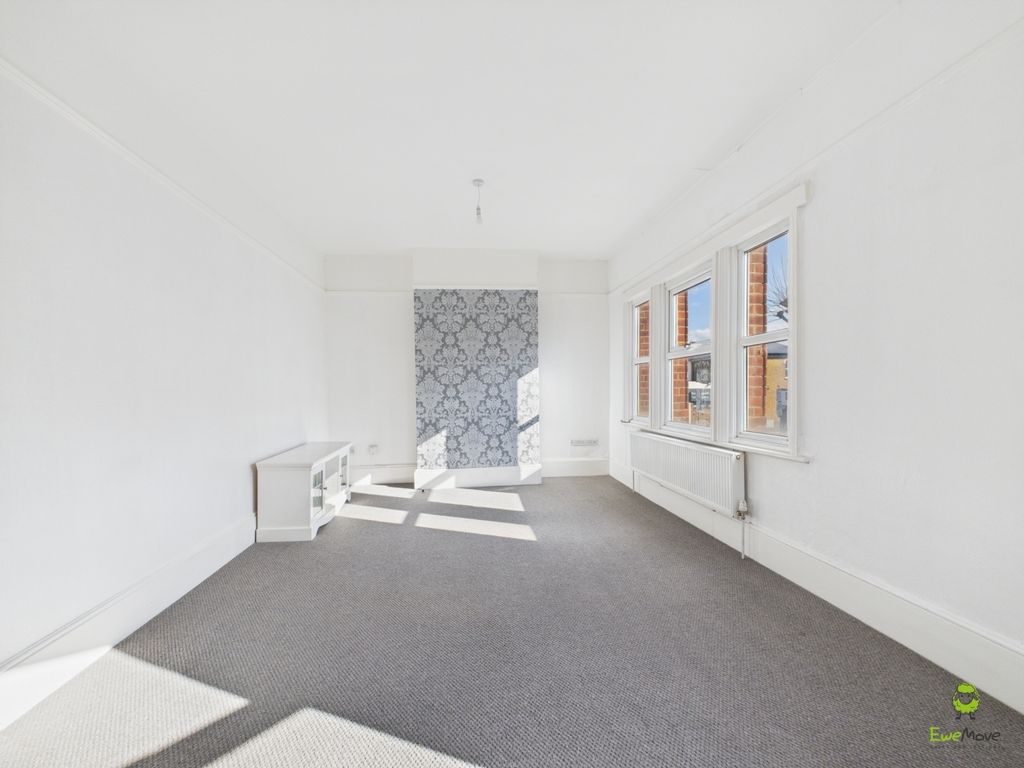 Property photo 2 of 13 Presented By Clinton At Ewemove Bexleyheath And Da