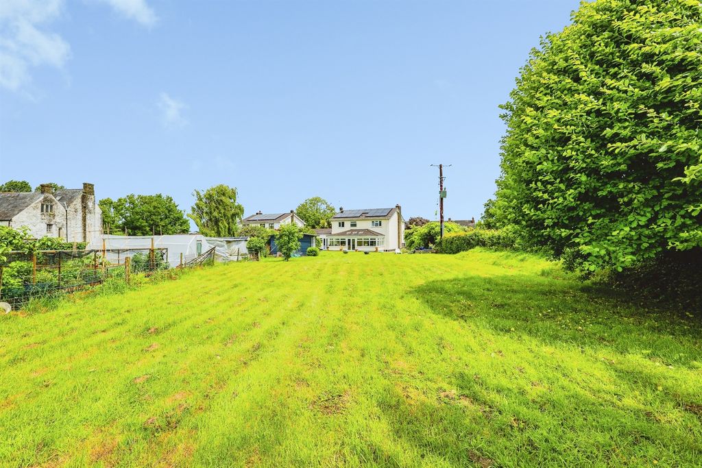 Property photo 2 of 27