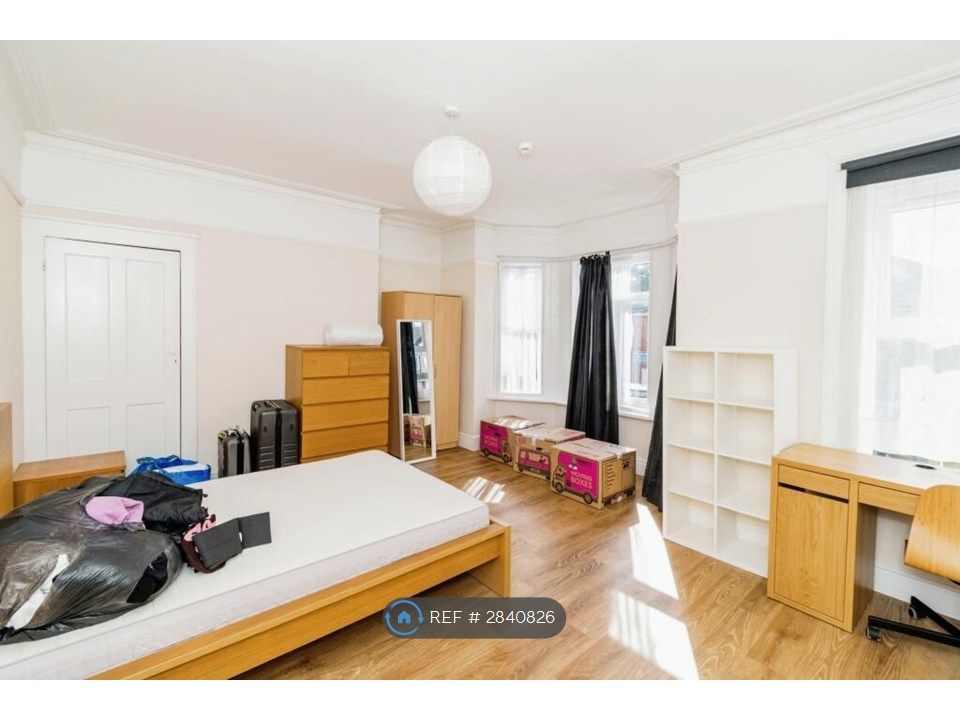 Property photo 2 of 17 Room 1 - Reserved