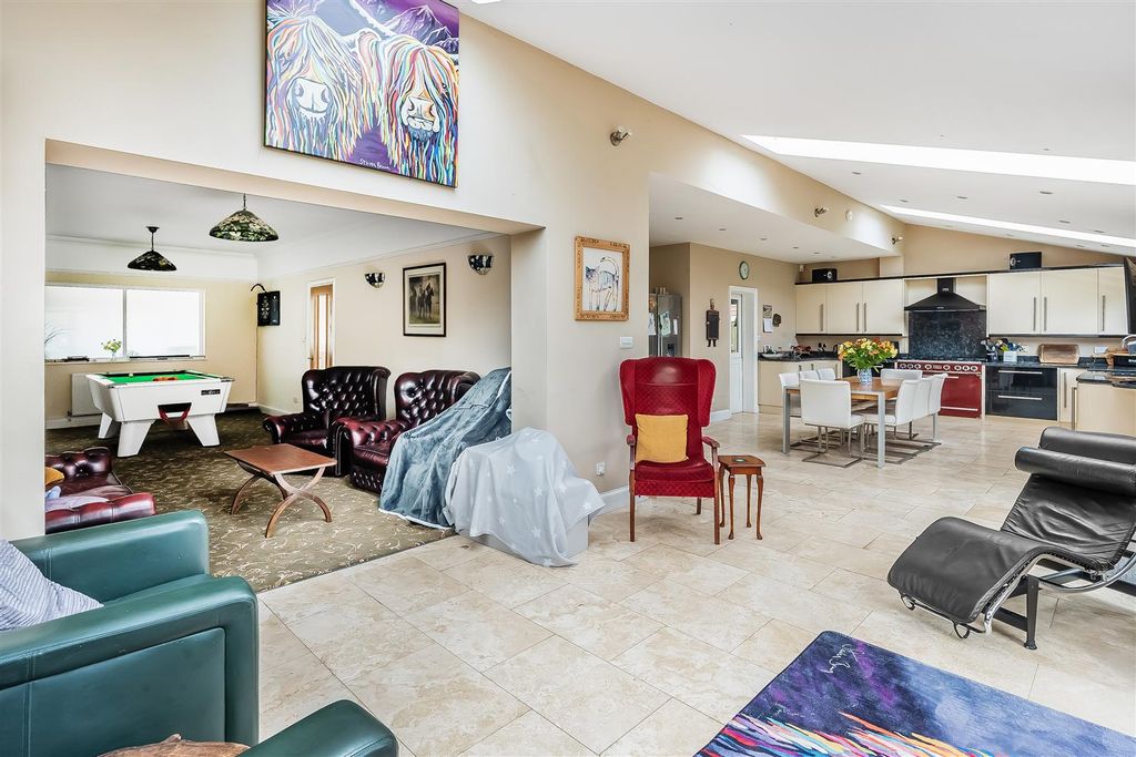 Property photo 3 of 36 51-Links-Road-24.Jpg