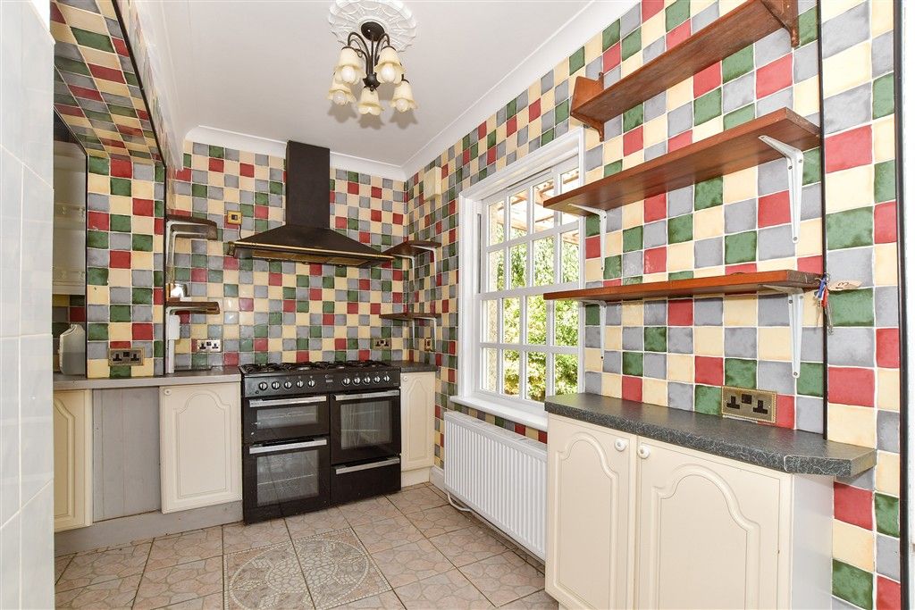 Property photo 3 of 17 Kitchen
