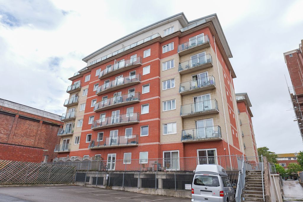 Property photo 1 of 30