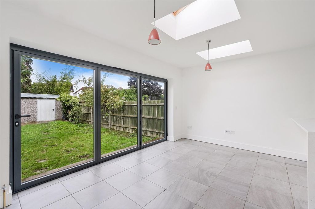 Property photo 3 of 15 Knighton Road, 69  (16).Jpg