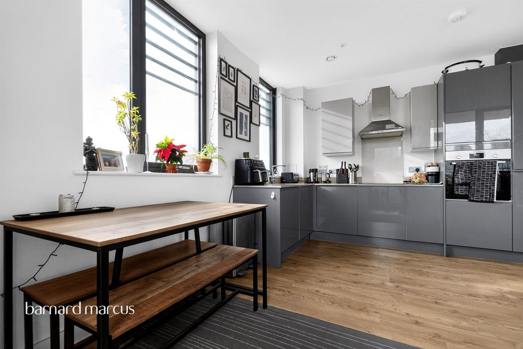 Property photo 2 of 22