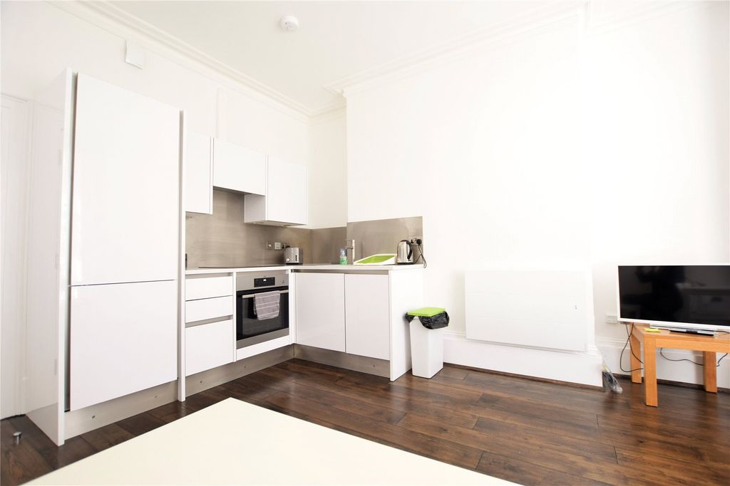 Property photo 3 of 7 Kitchen