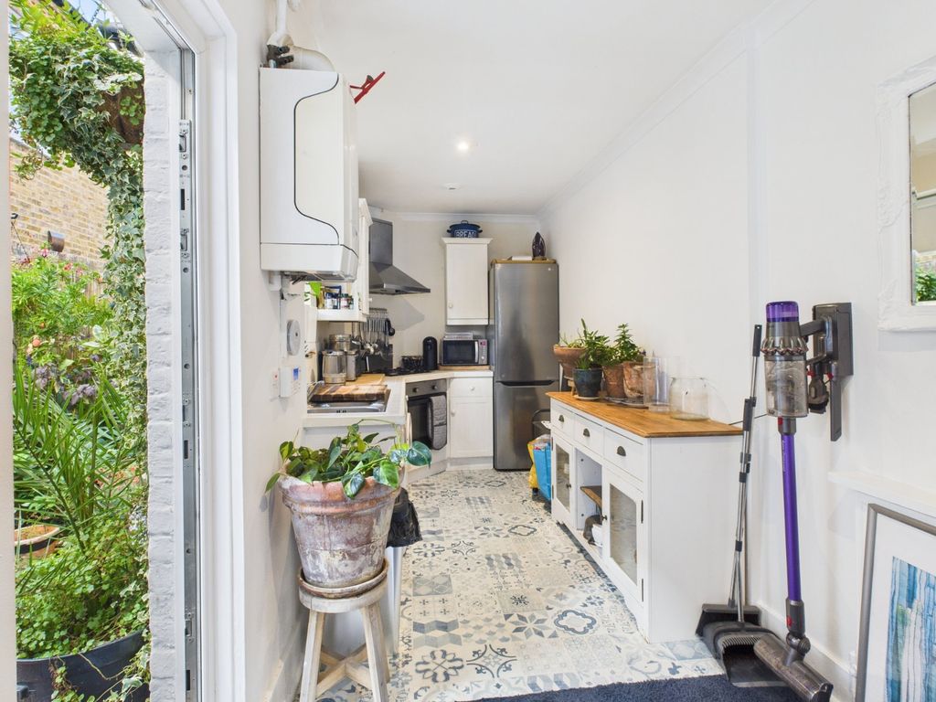 Property photo 2 of 8 Kitchen