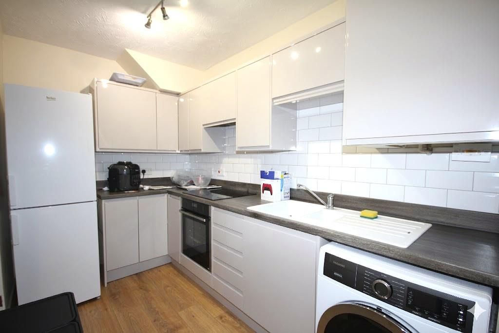 Property photo 2 of 11 Kitchen.Jpg