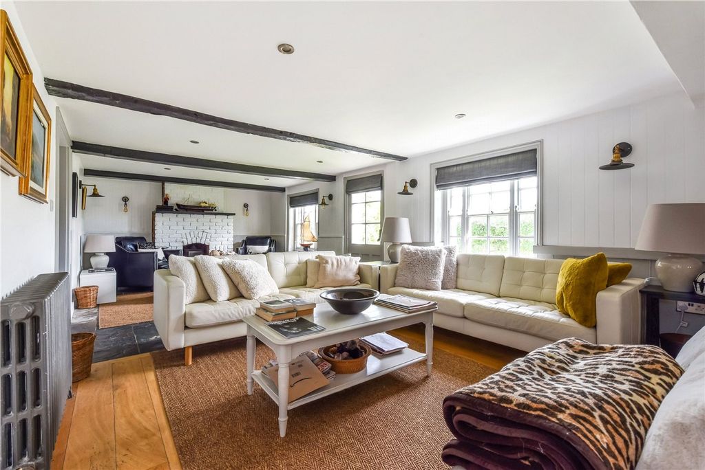 Property photo 2 of 26 Sitting Room