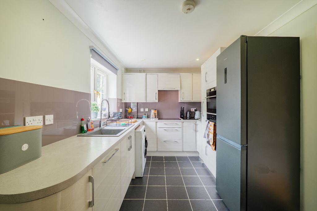 Property photo 3 of 18 5213684