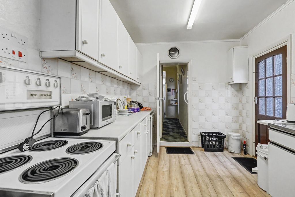 Property photo 2 of 20 Kitchen