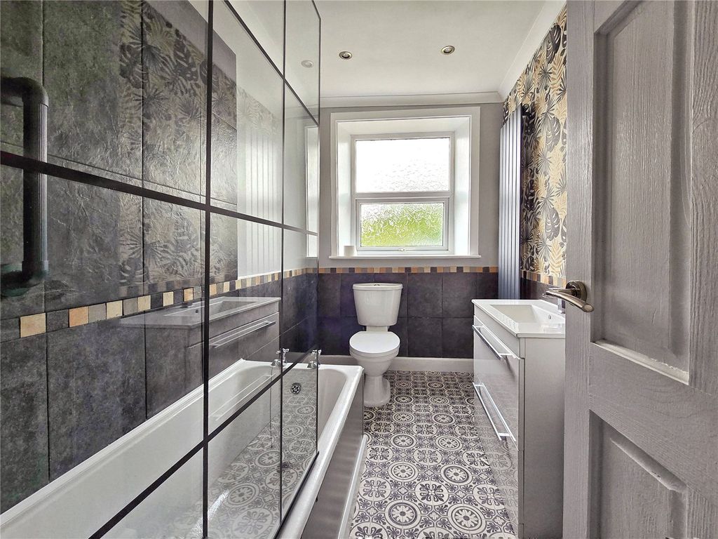 Property photo 2 of 15 Bathroom