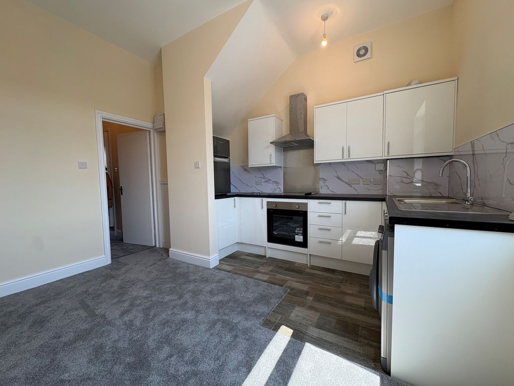 Property photo 2 of 6 Lounge Kitchen