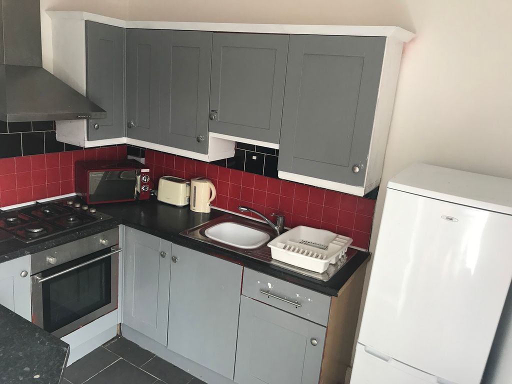 Property photo 2 of 6 Kitchen