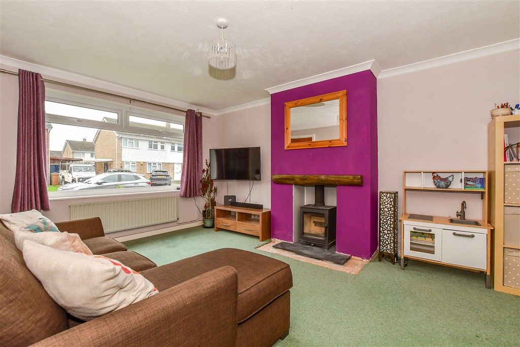 Property photo 2 of 11 Lounge