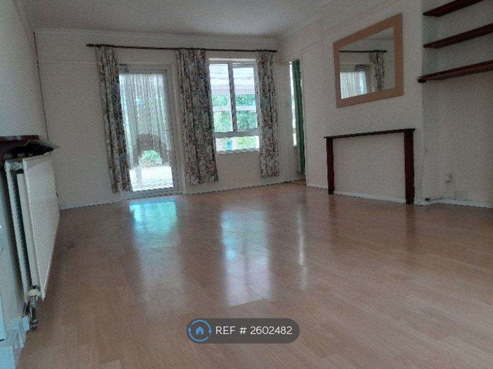 Property photo 3 of 19 Living Room
