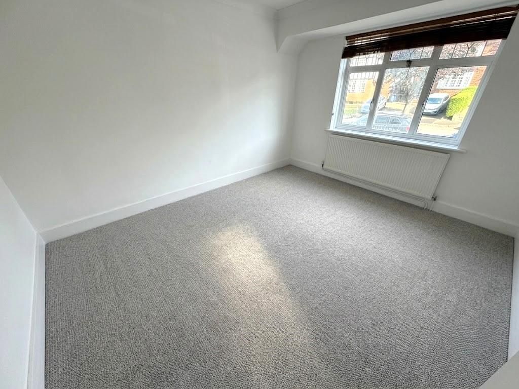 Property photo 3 of 6 Bed3.Jpg