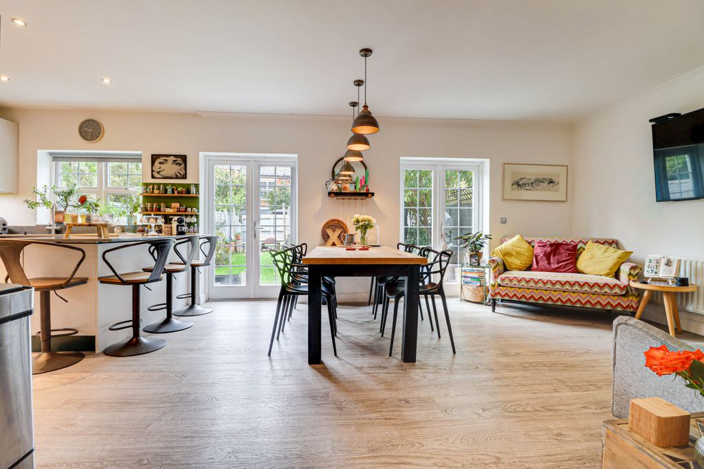 Property photo 3 of 28 Kitchen/Dining