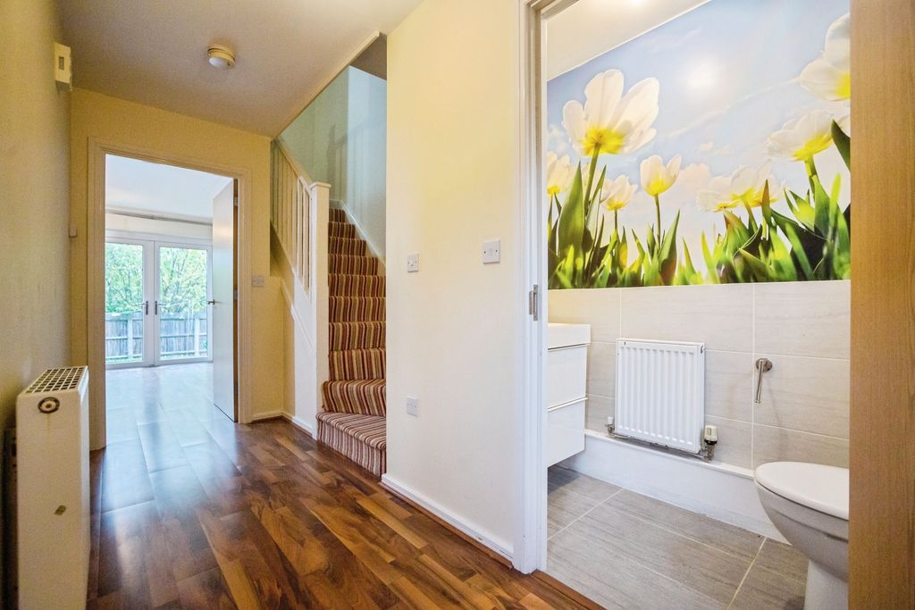 Property photo 2 of 13 Entrance Hall