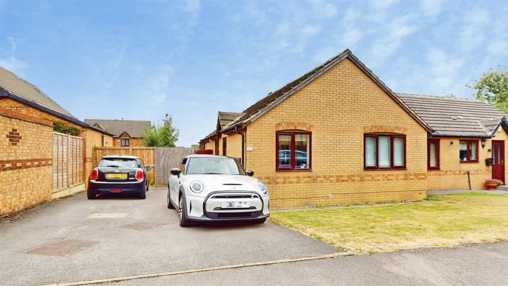 Property photo 1 of 12 External