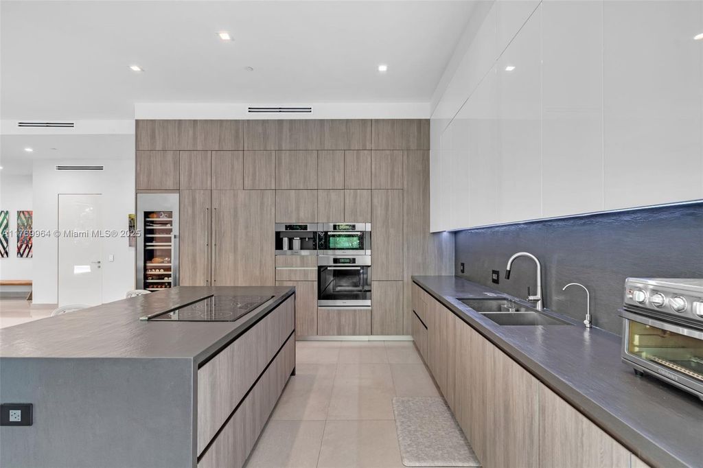 Property photo 3 of 12 <Alttext/>