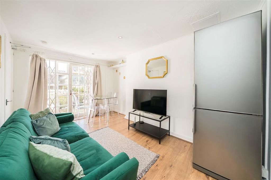 Property photo 2 of 8